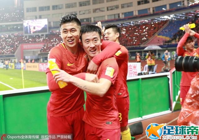 后防线组合组合我们本赛季换了9次，这也不重要，球迷们不想听这些，他们想看到我们赢球，这就是我们必须为他们做到的。